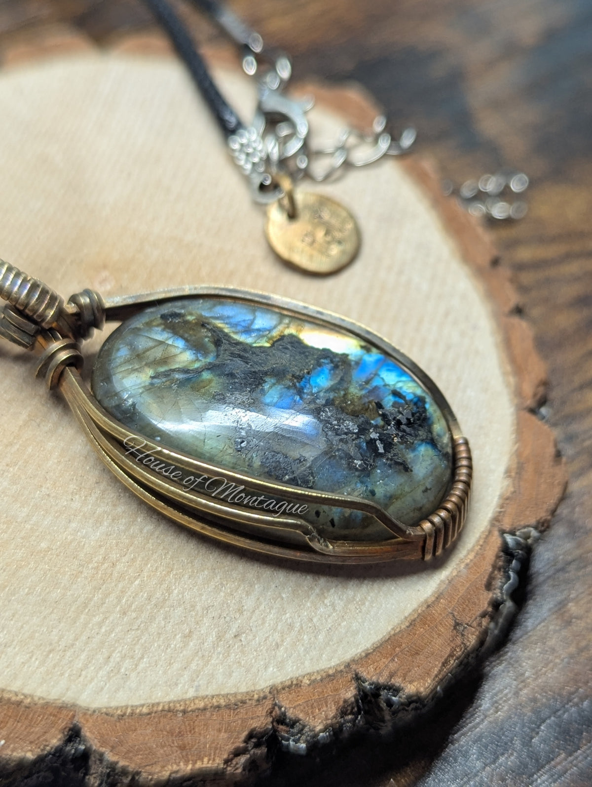 Labradorite Oval in Brass