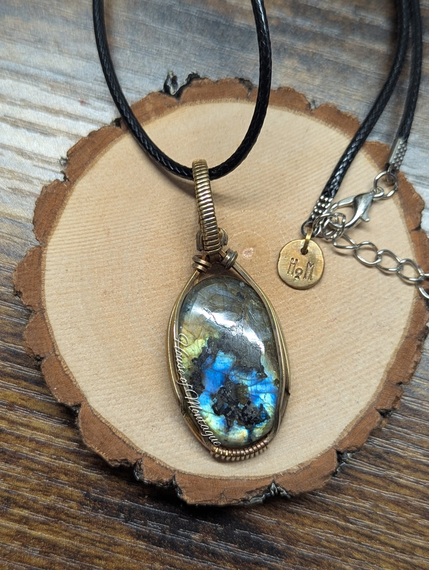 Labradorite Oval in Brass