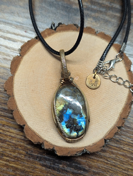 Labradorite Oval in Brass