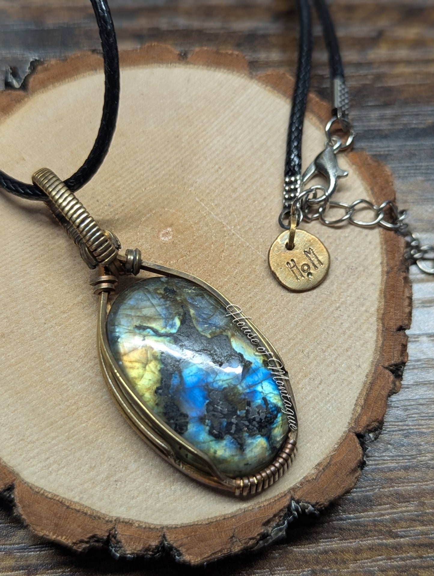 Labradorite Oval in Brass