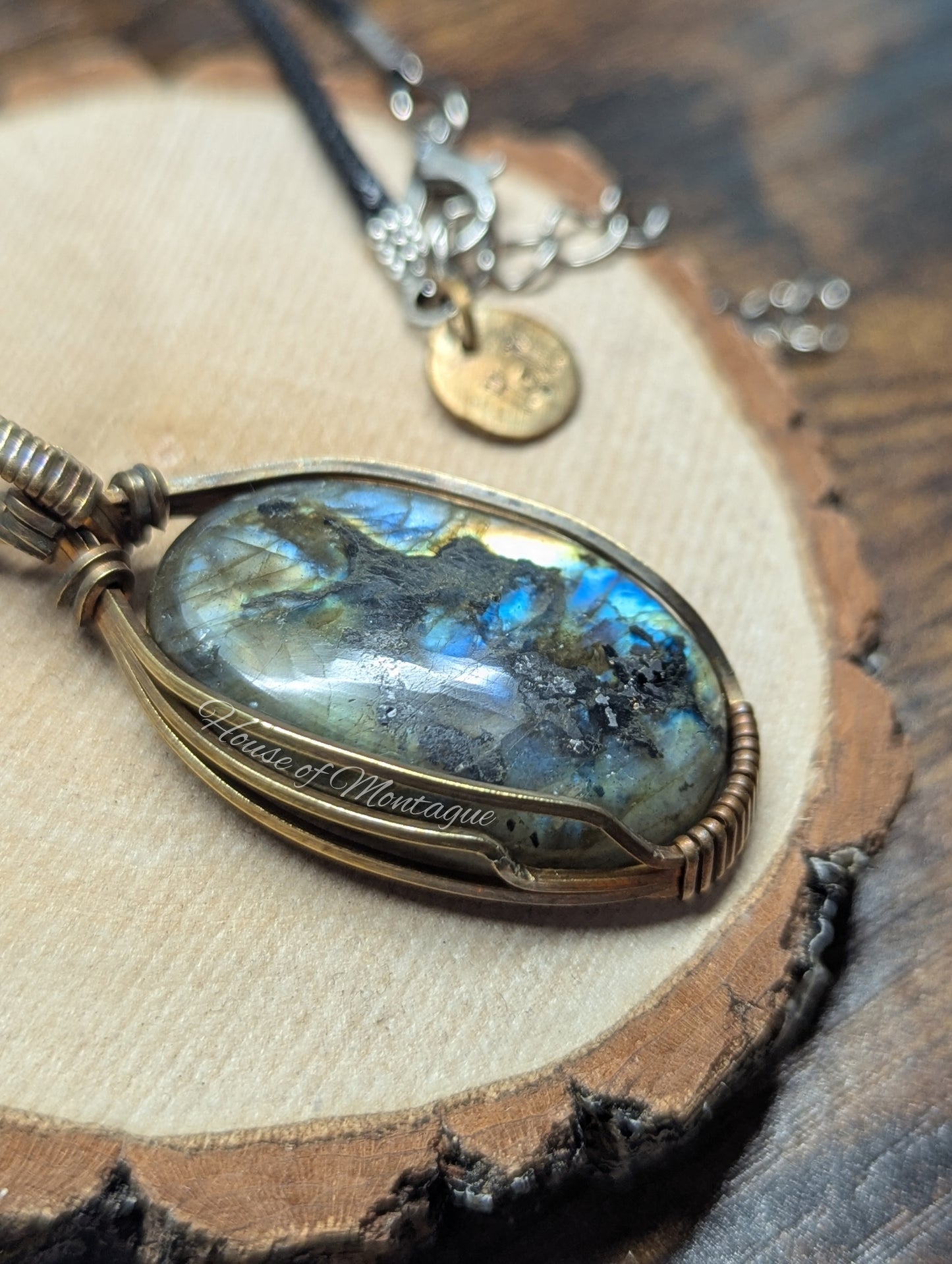 Labradorite Oval in Brass